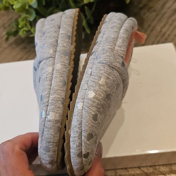 Cat & Jack Gray Hearr Slippers Size 9/10 - Picture 3 of 6